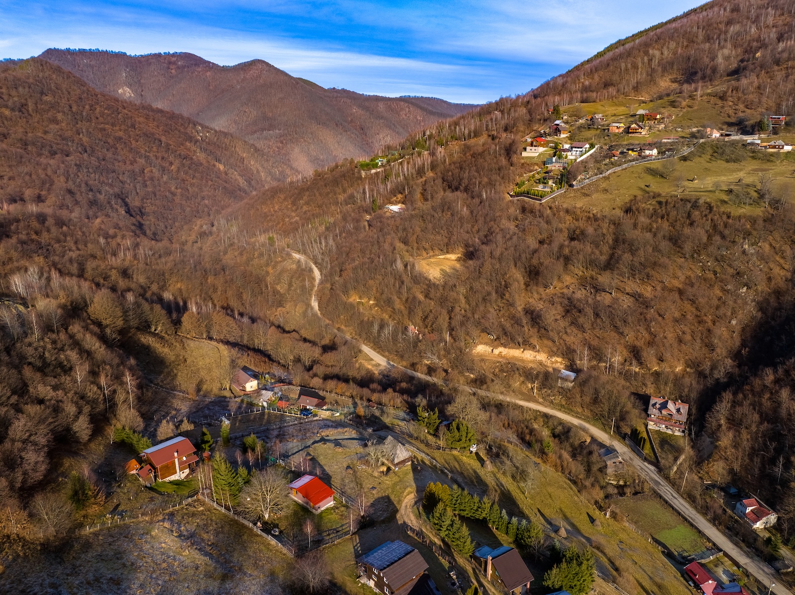 Vedere aeriană cu case și terenuri în Someșu Rece